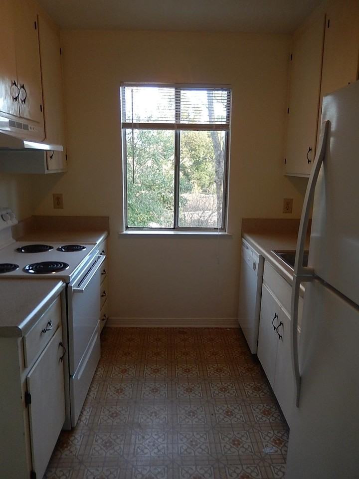 1802 Salmon Dr - Photo 3 of 24
