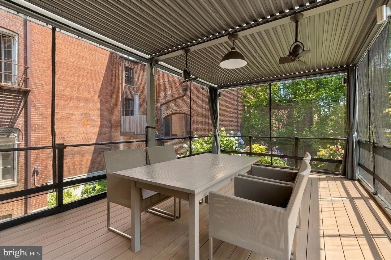 2137 R St Nw - Photo 2 of 34