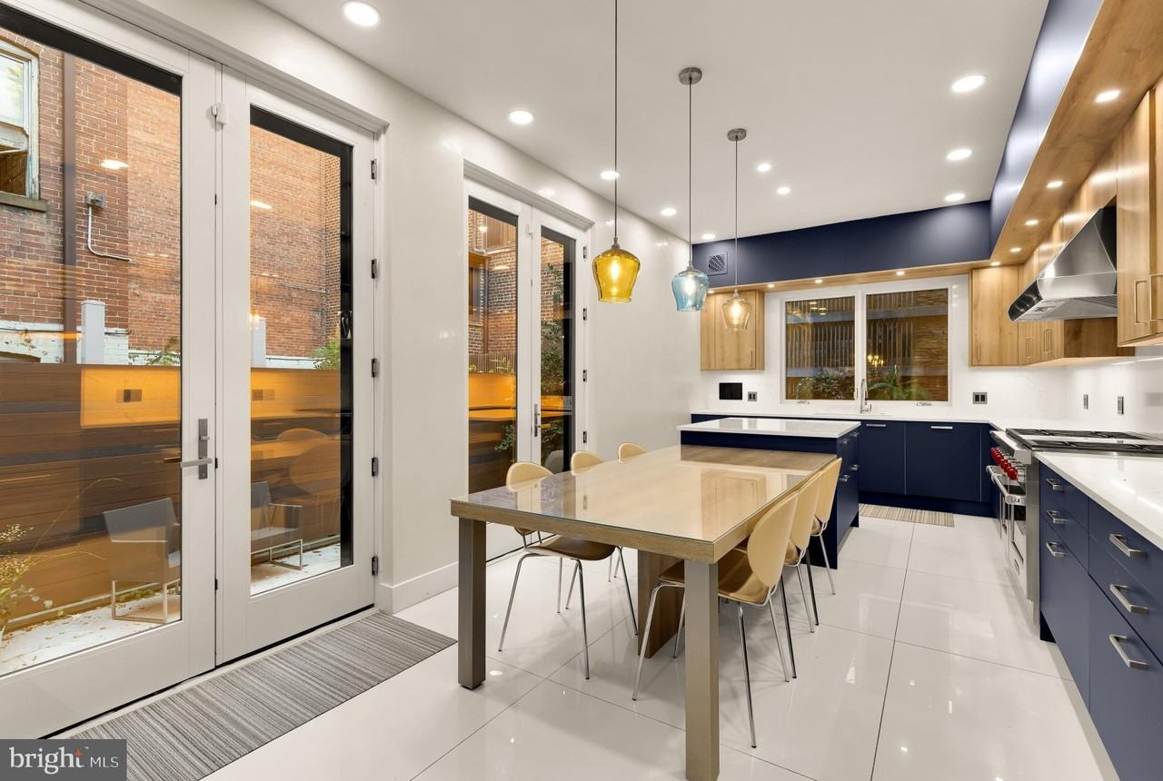 2137 R St Nw - Photo 4 of 34