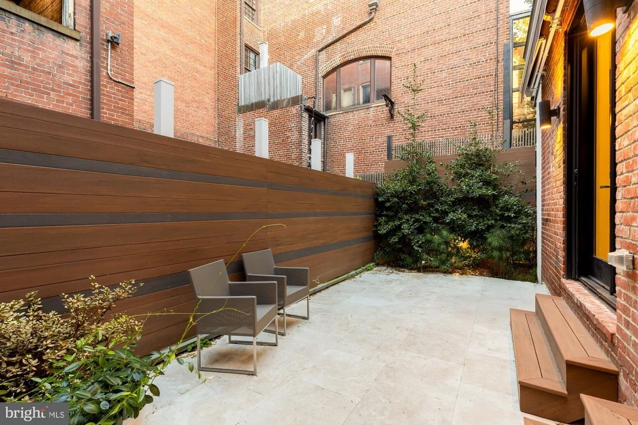 2137 R St Nw - Photo 6 of 34