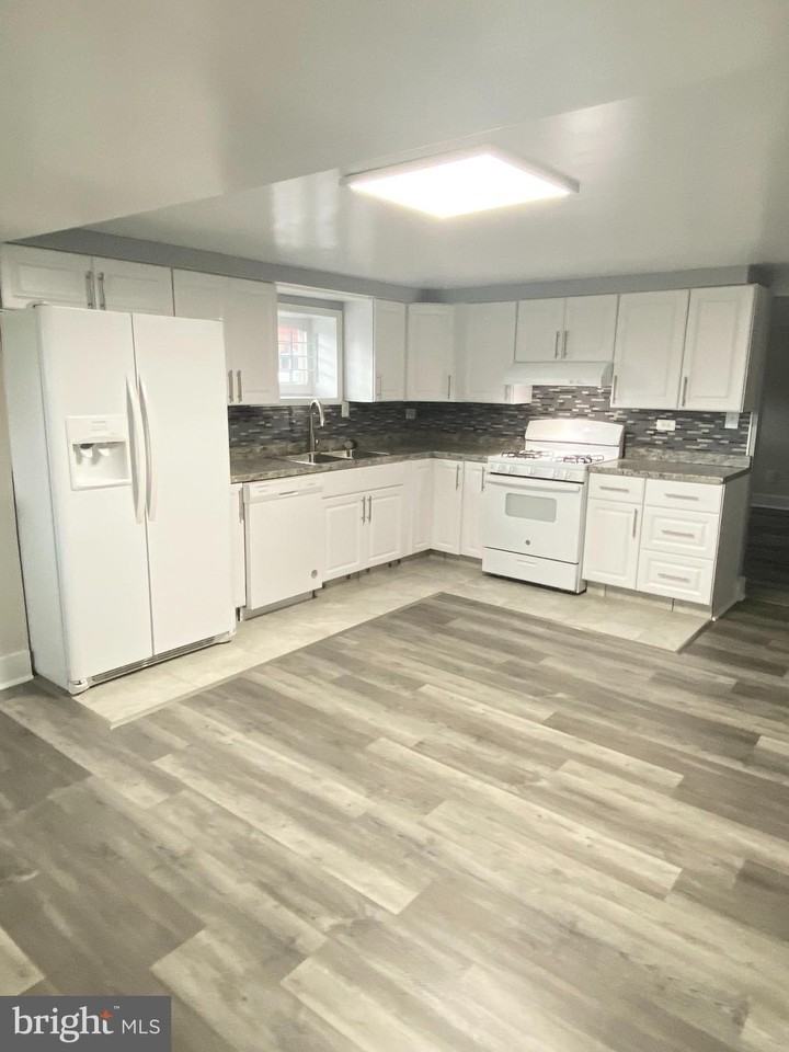 442 Folcroft St #A - Photo 5 of 17