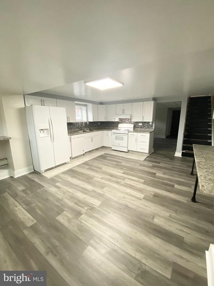 442 Folcroft St #A - Photo 6 of 17