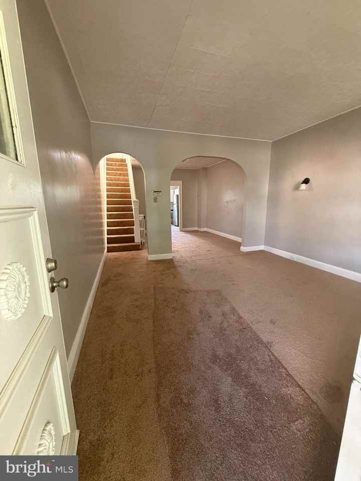 2227 W Lexington St - Photo 2 of 10