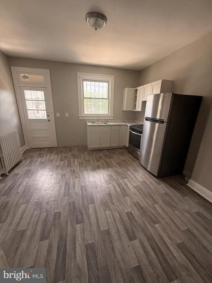 2227 W Lexington St - Photo 4 of 10