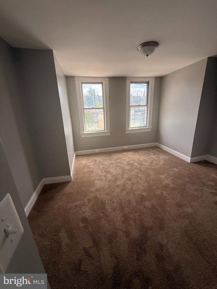 2227 W Lexington St - Photo 6 of 10
