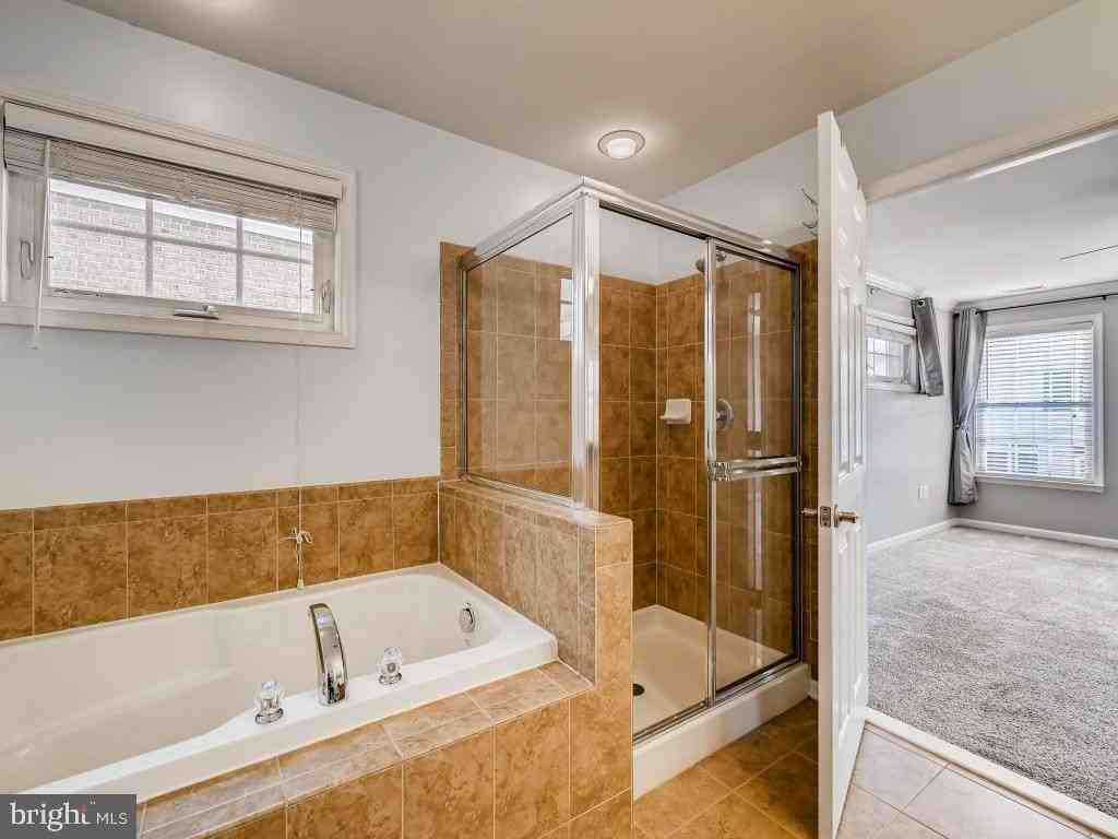 604 S Glover St - Photo 5 of 8