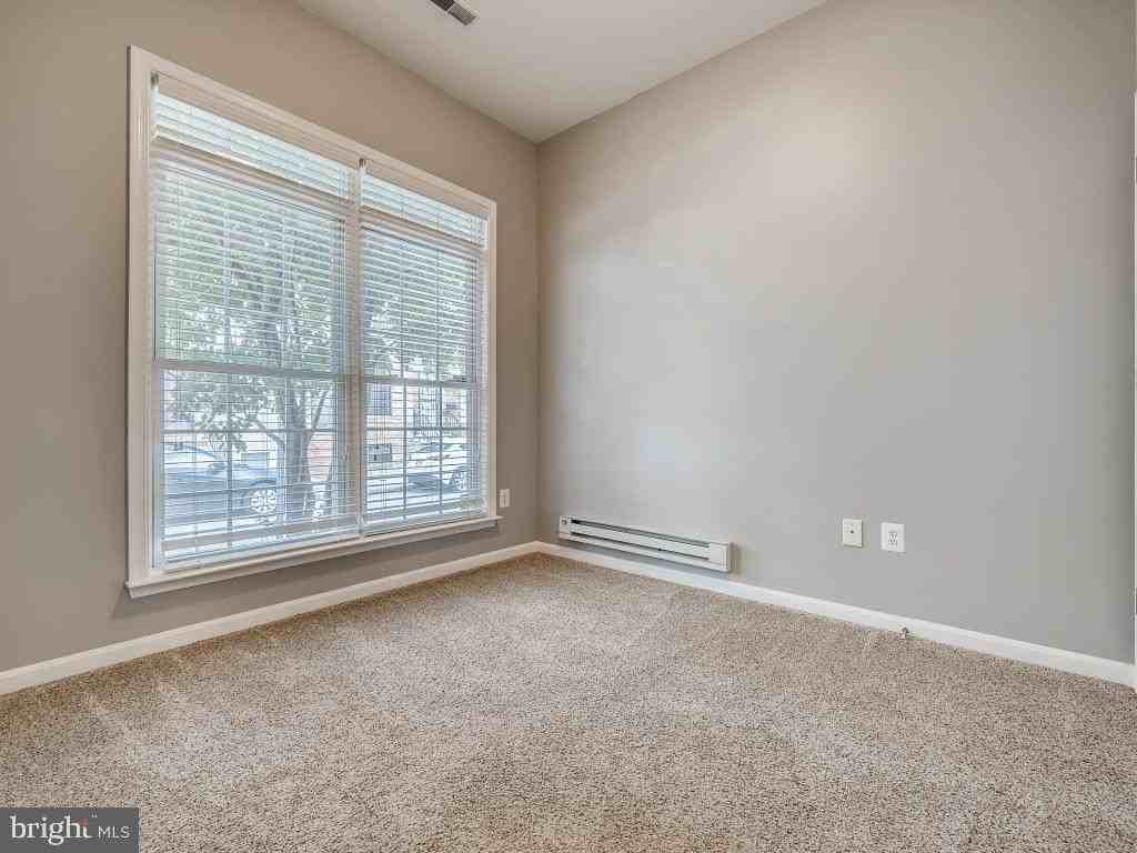 604 S Glover St - Photo 7 of 8