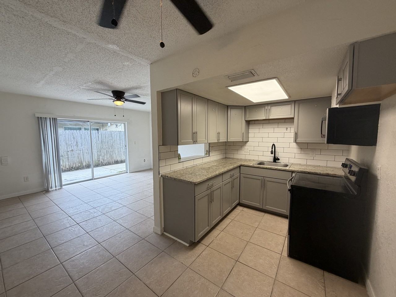199 Fulton St Ne - Photo 4 of 12