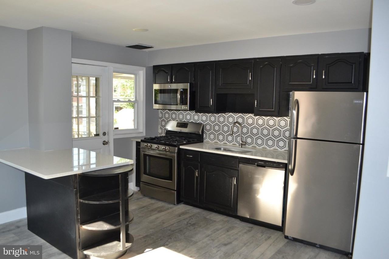 7448 Durwood Rd - Photo 2 of 26