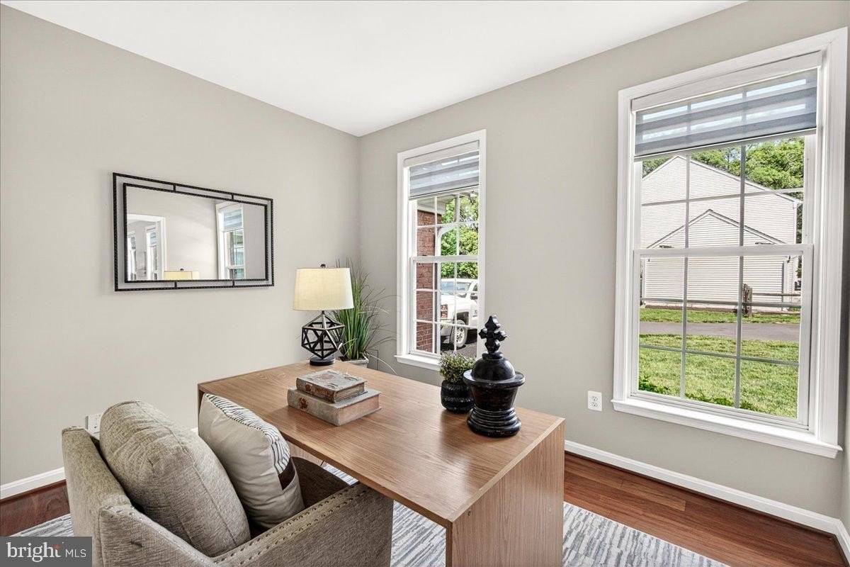 9938 Timberknoll Ln - Photo 4 of 50