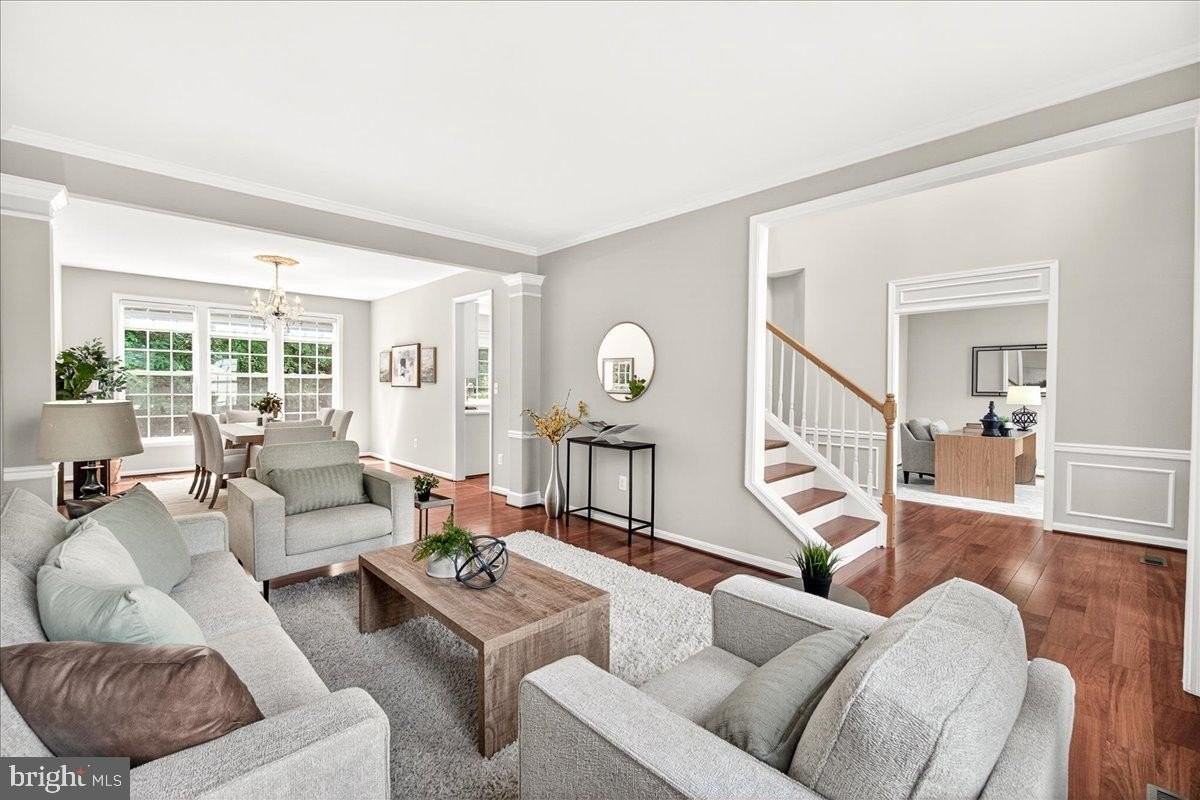 9938 Timberknoll Ln - Photo 6 of 50