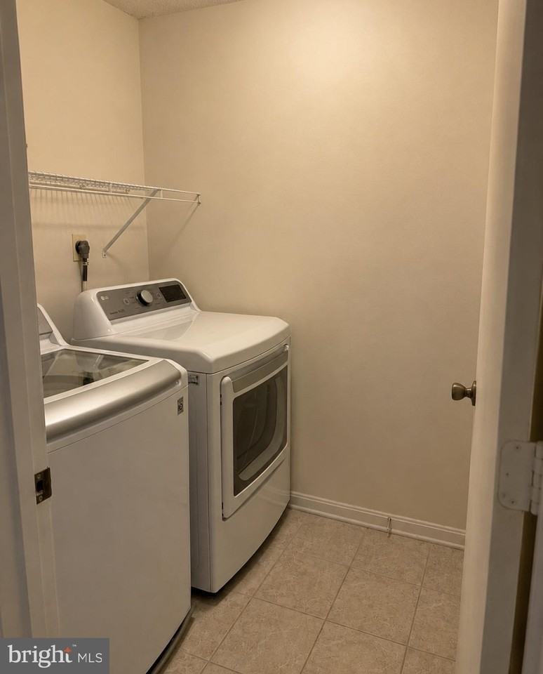 2601 Camelback Ln #12 - Photo 5 of 5