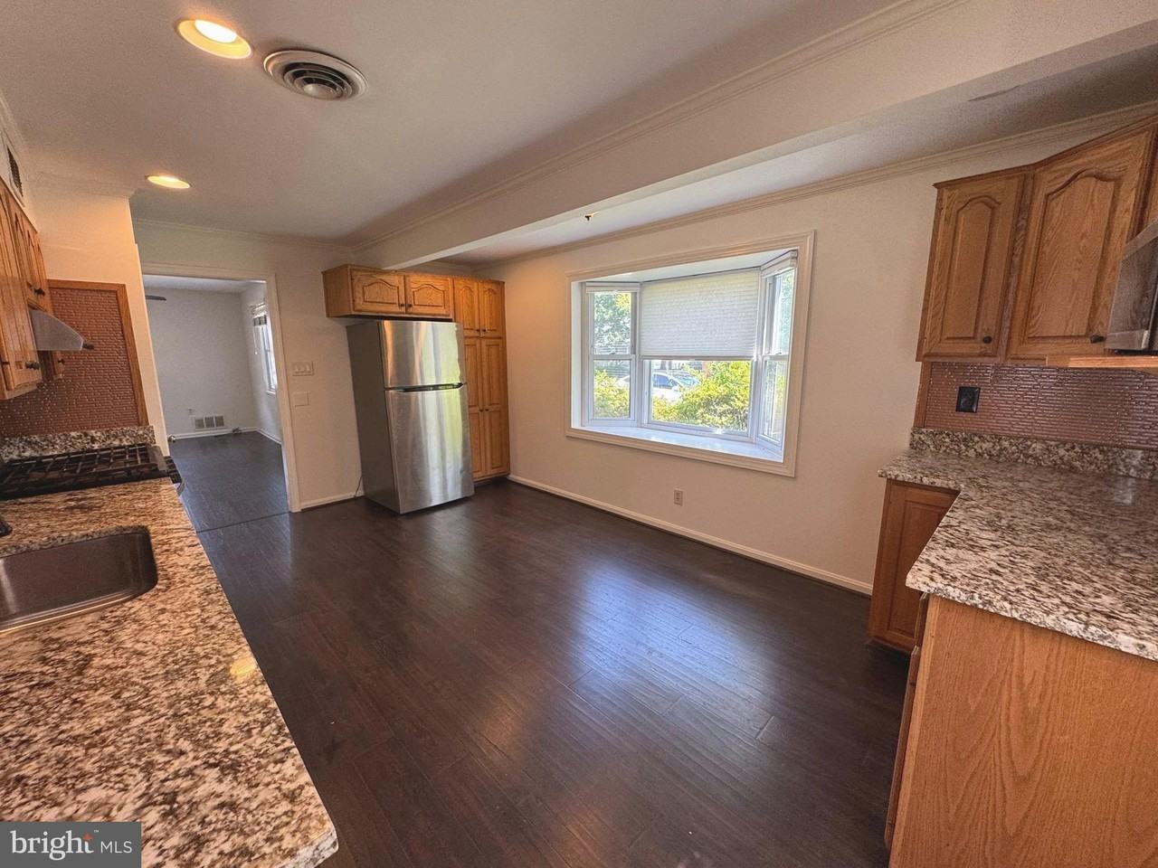 721 Crabb Ave - Photo 5 of 26