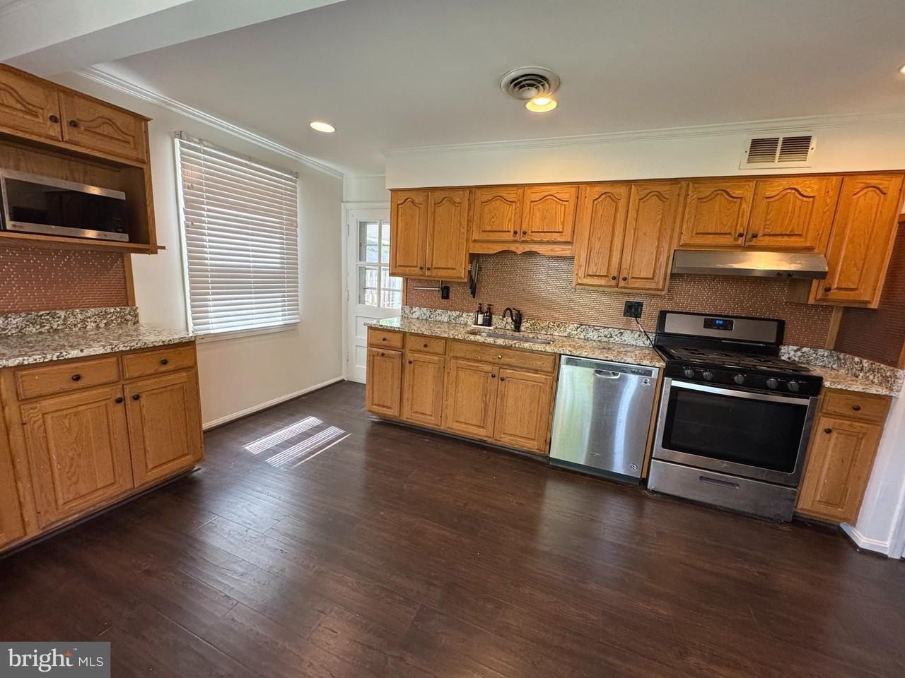 721 Crabb Ave - Photo 7 of 26