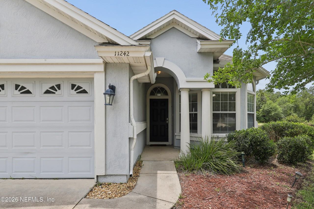 11242 Panther Creek Pkwy - Photo 3 of 35