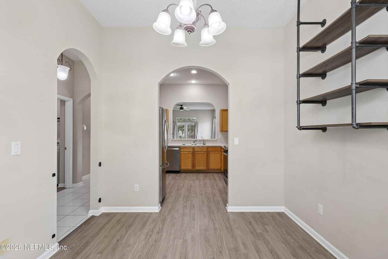 11242 Panther Creek Pkwy - Photo 4 of 35