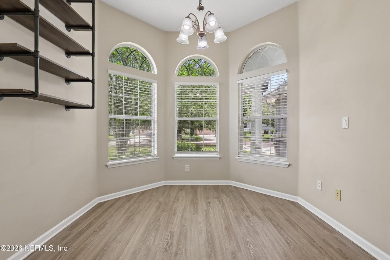 11242 Panther Creek Pkwy - Photo 5 of 35
