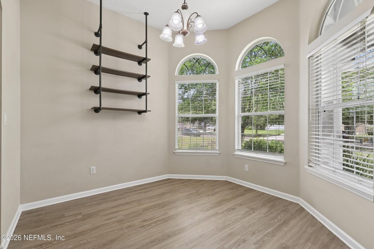 11242 Panther Creek Pkwy - Photo 6 of 35