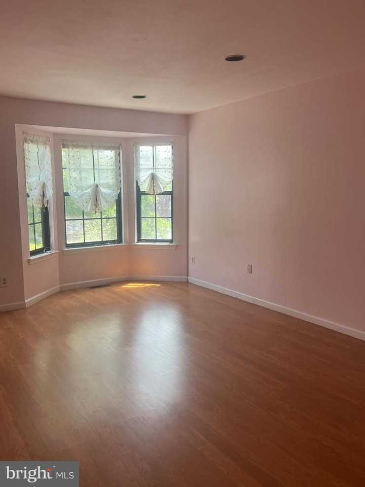 174 Crown Prince Dr - Photo 5 of 17