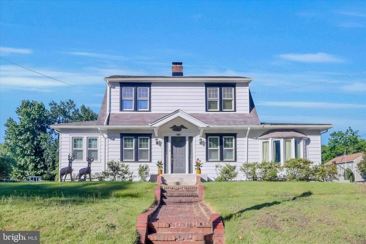 222 Berlin Rd N - Photo 2 of 42