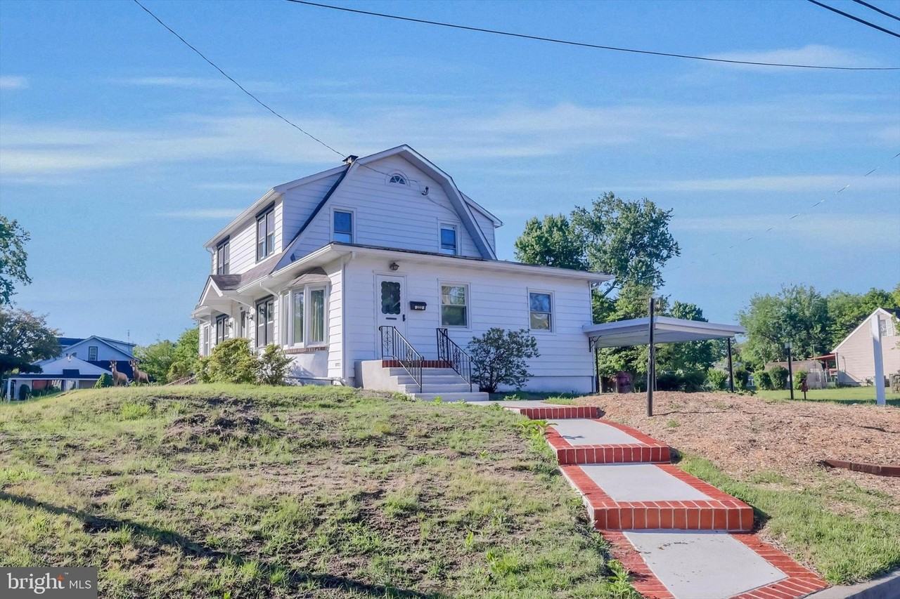 222 Berlin Rd N - Photo 3 of 42