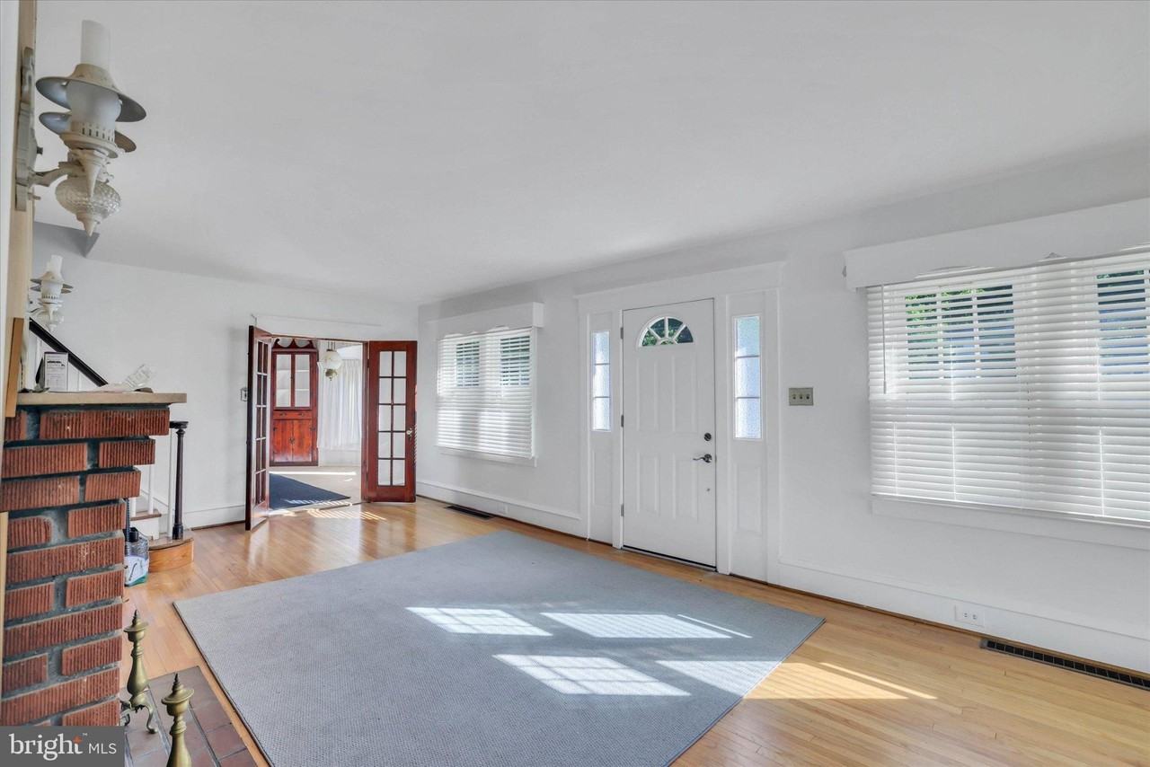 222 Berlin Rd N - Photo 5 of 42