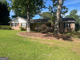 2075 Pinewood Dr - Photo 1 of 1