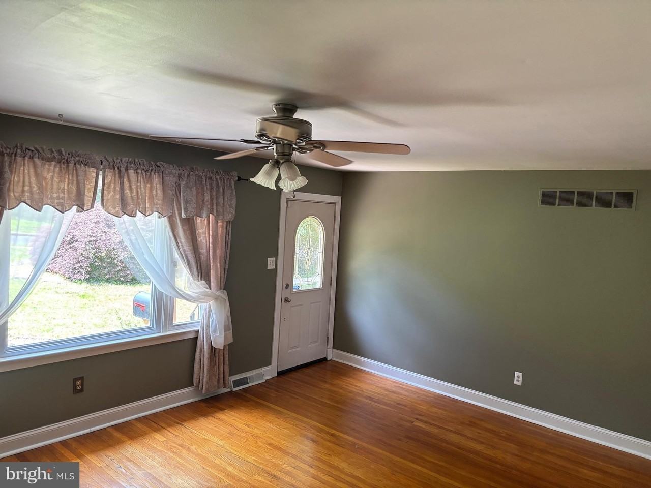 303 Overlook Ave - Photo 2 of 12