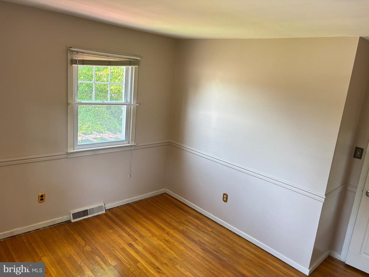 303 Overlook Ave - Photo 5 of 12