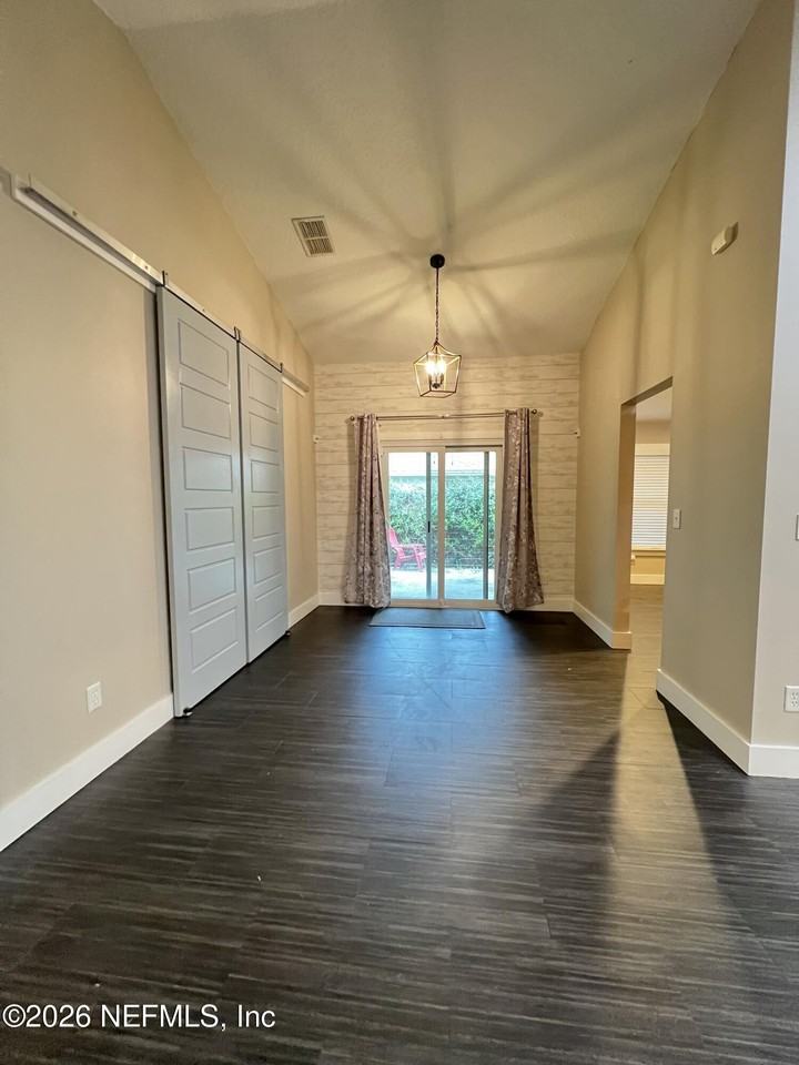 1115 Main St - Photo 3 of 14