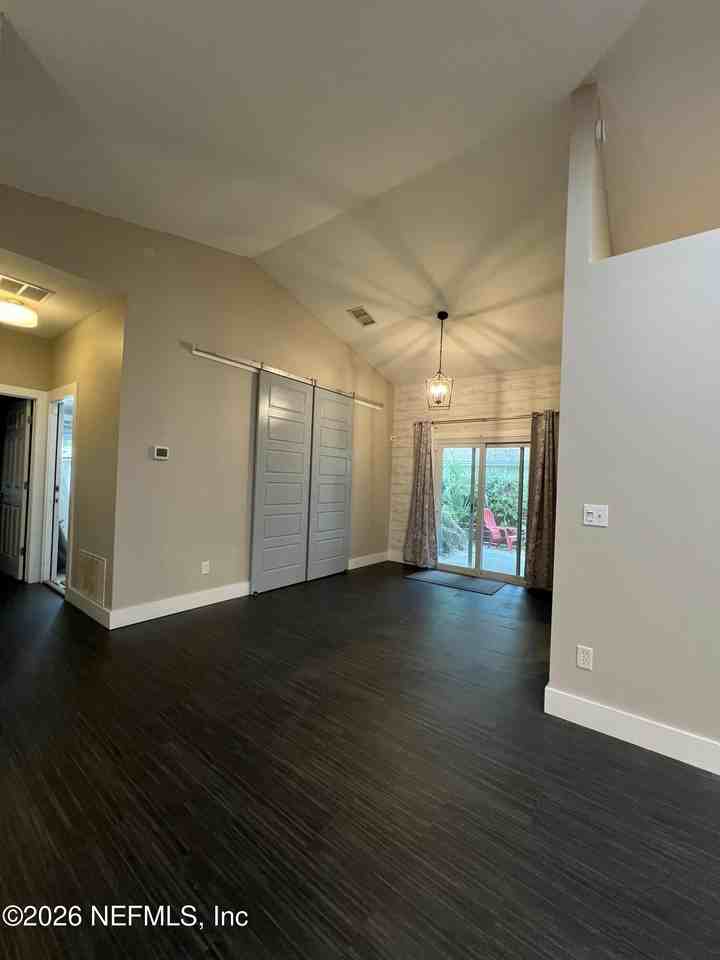 1115 Main St - Photo 4 of 14