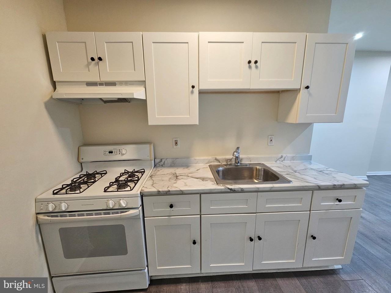 2253 N 16th St - Photo 3 of 9