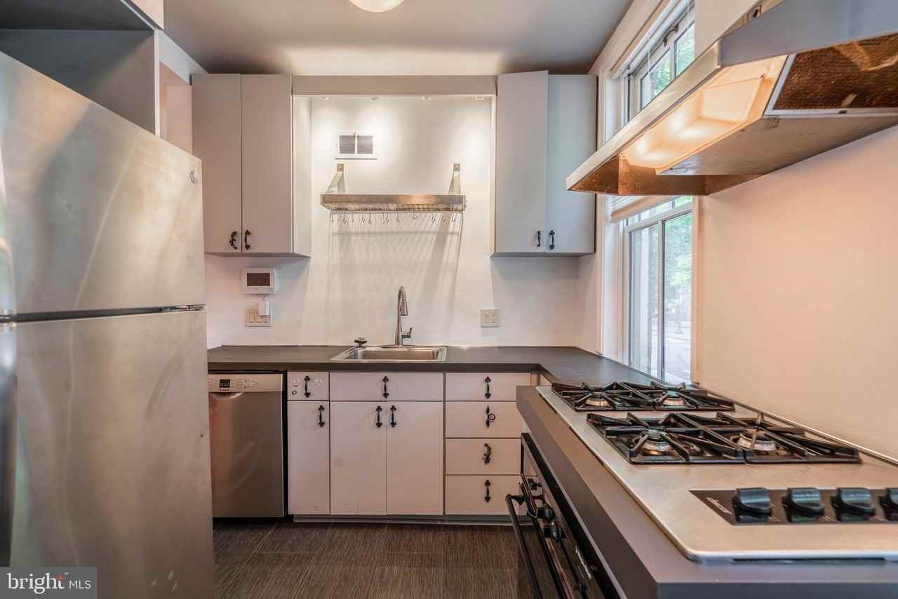 2228 Pine St - Photo 4 of 36