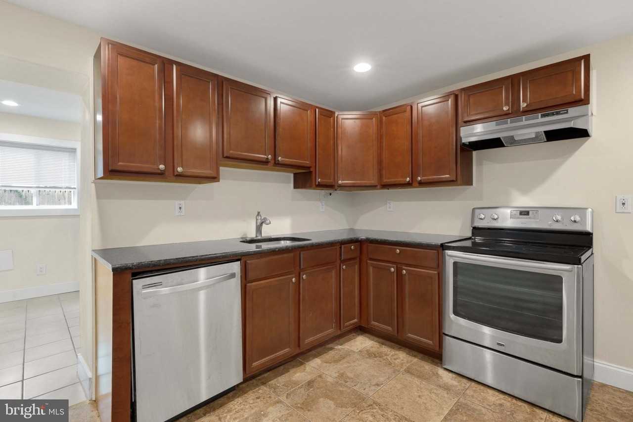 1525 S 19th St - Photo 2 of 30