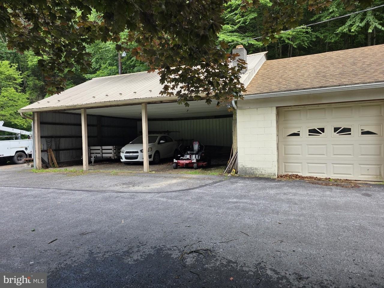 1030 Silver Creek Rd - Photo 5 of 21
