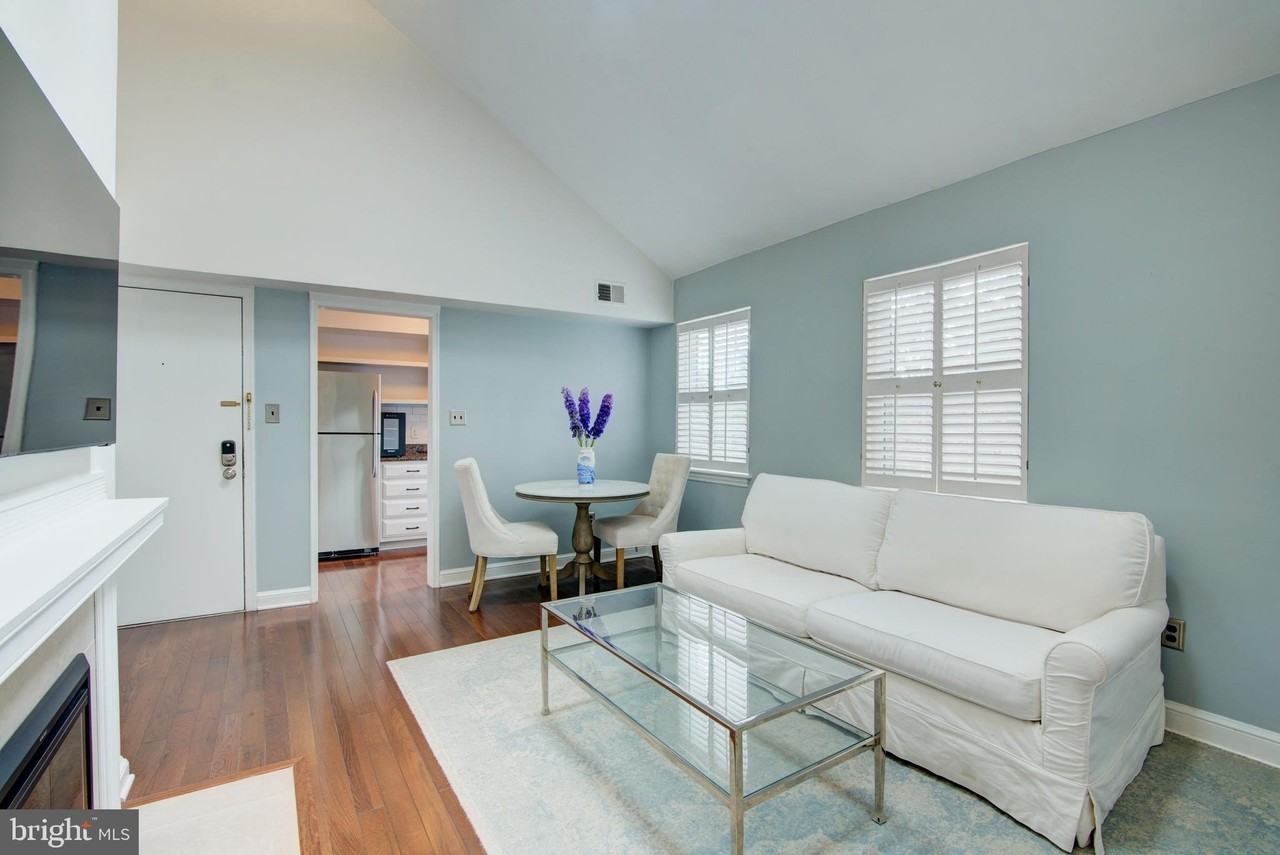 2100 N Scott St #106 - Photo 6 of 34