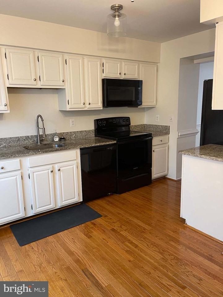 5944 Powells Landing Rd - Photo 6 of 18
