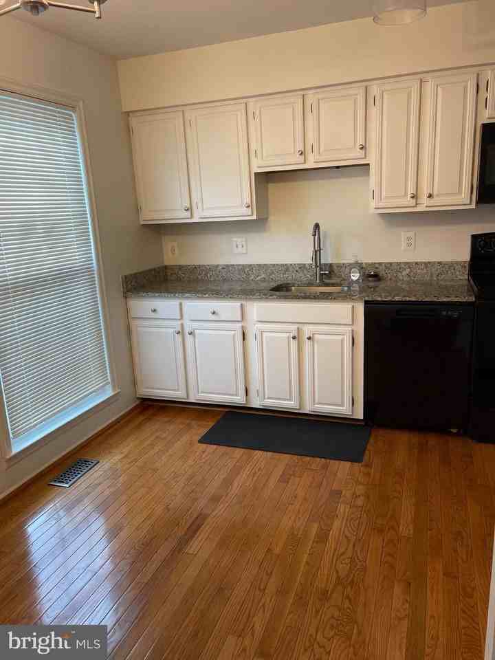5944 Powells Landing Rd - Photo 7 of 18