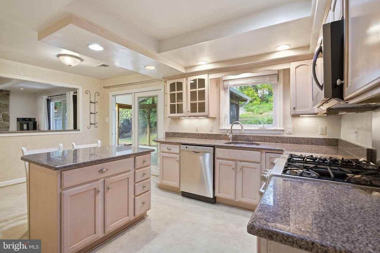 9369 Tovito Dr - Photo 2 of 38
