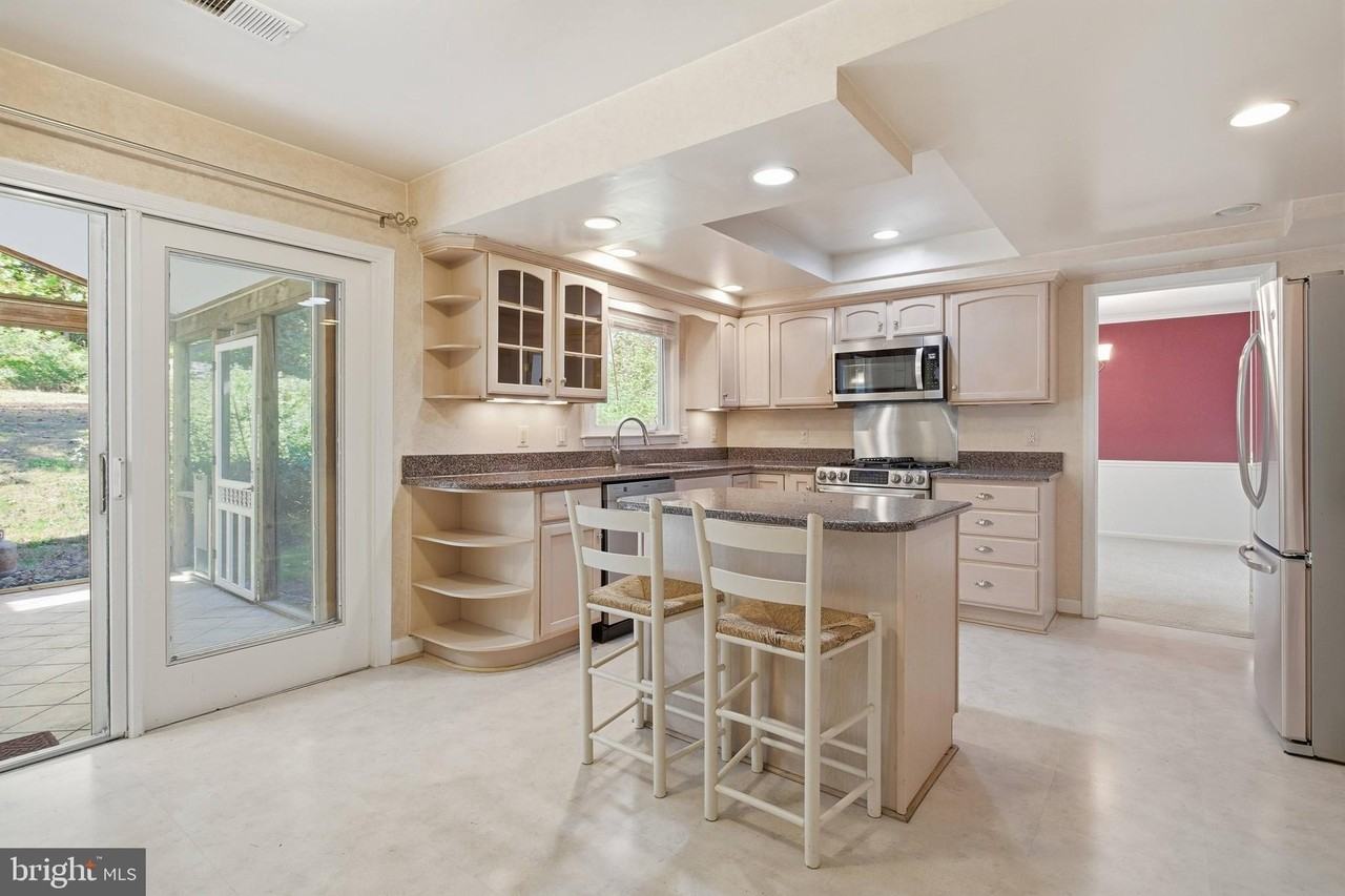 9369 Tovito Dr - Photo 3 of 38