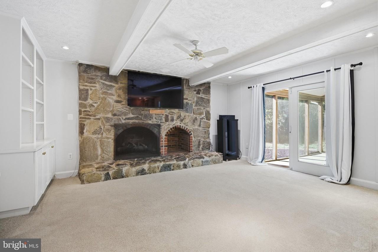 9369 Tovito Dr - Photo 5 of 38