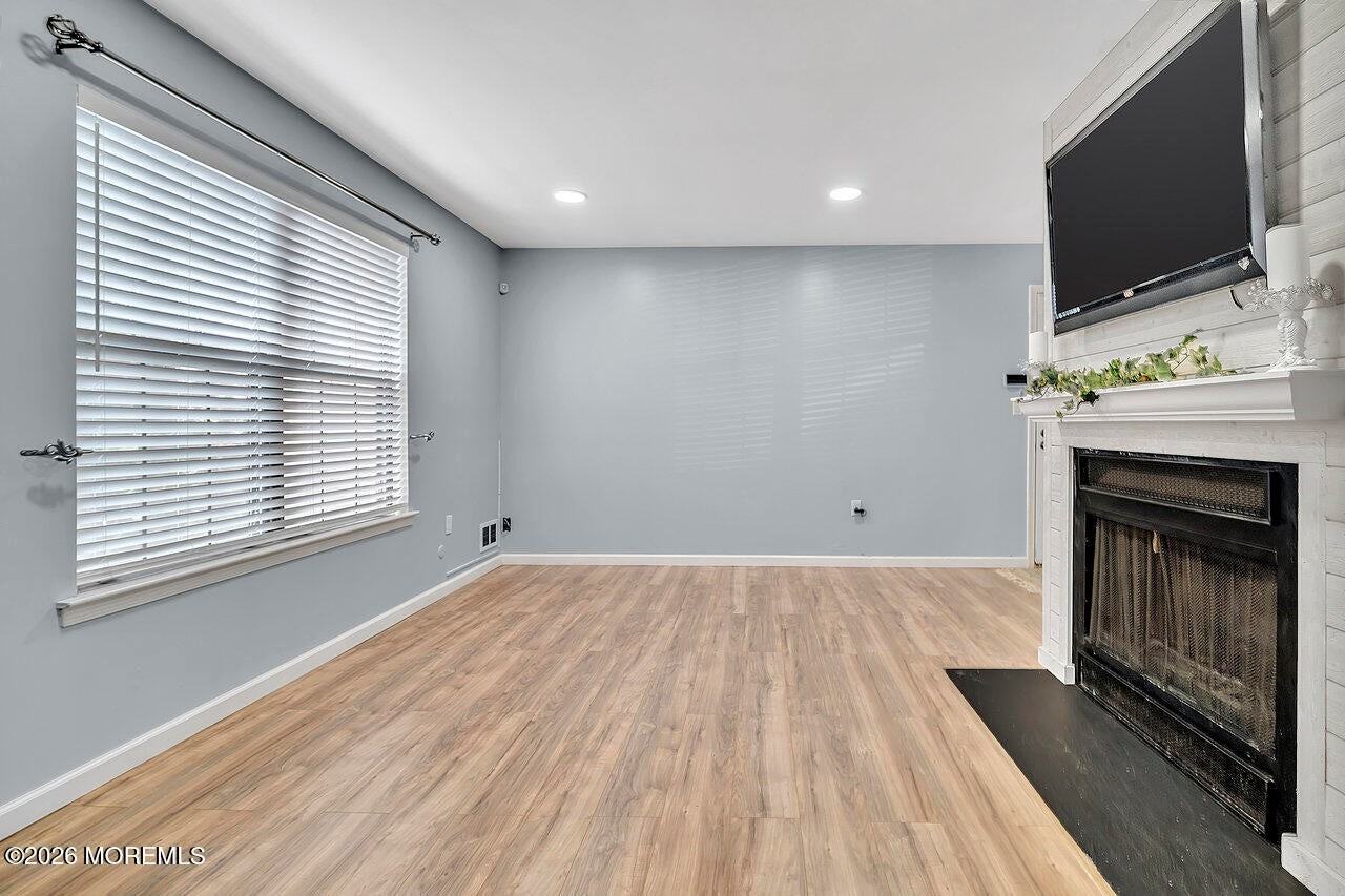 1303 Wellington Pl - Photo 6 of 21