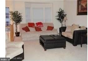 110 Chesterbrook Ct - Photo 5 of 10