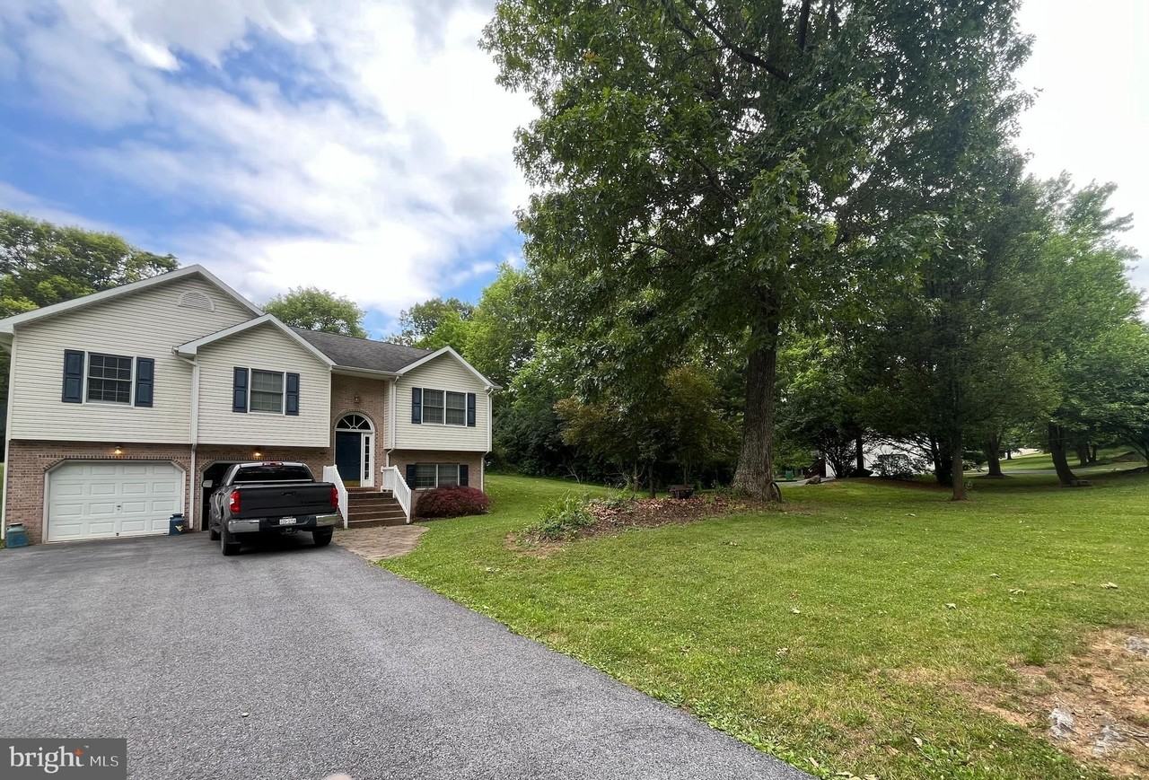 65 Bentley Dr - Photo 2 of 29