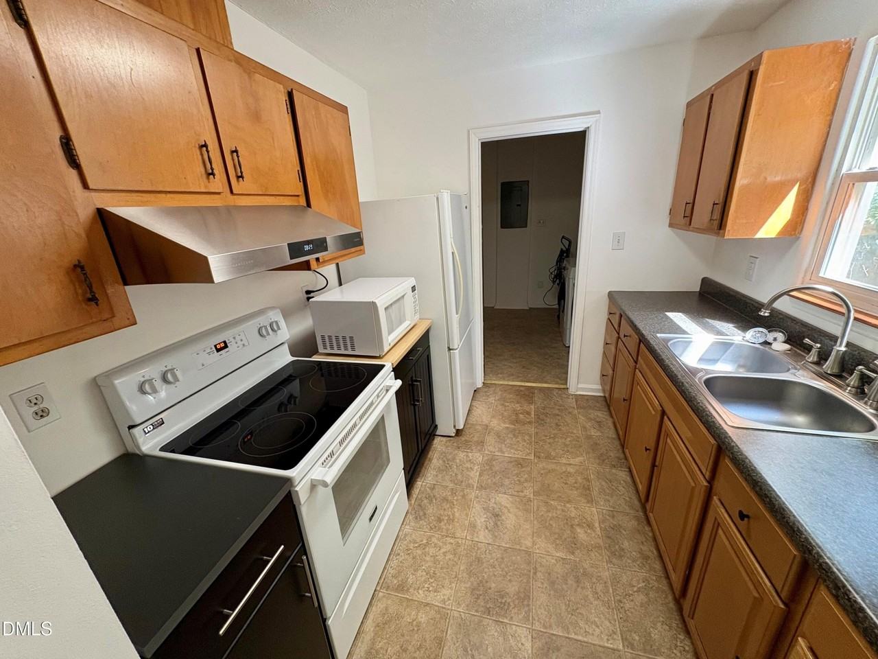 2600 Courier Ct - Photo 3 of 14
