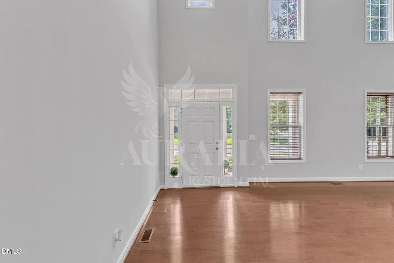9301 Perini Ct - Photo 6 of 36