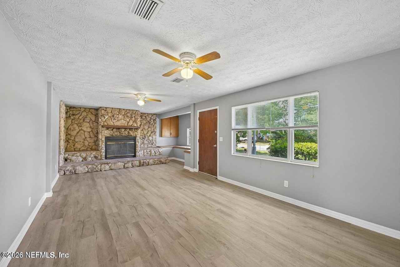 8032 Lourdes Dr S - Photo 3 of 18