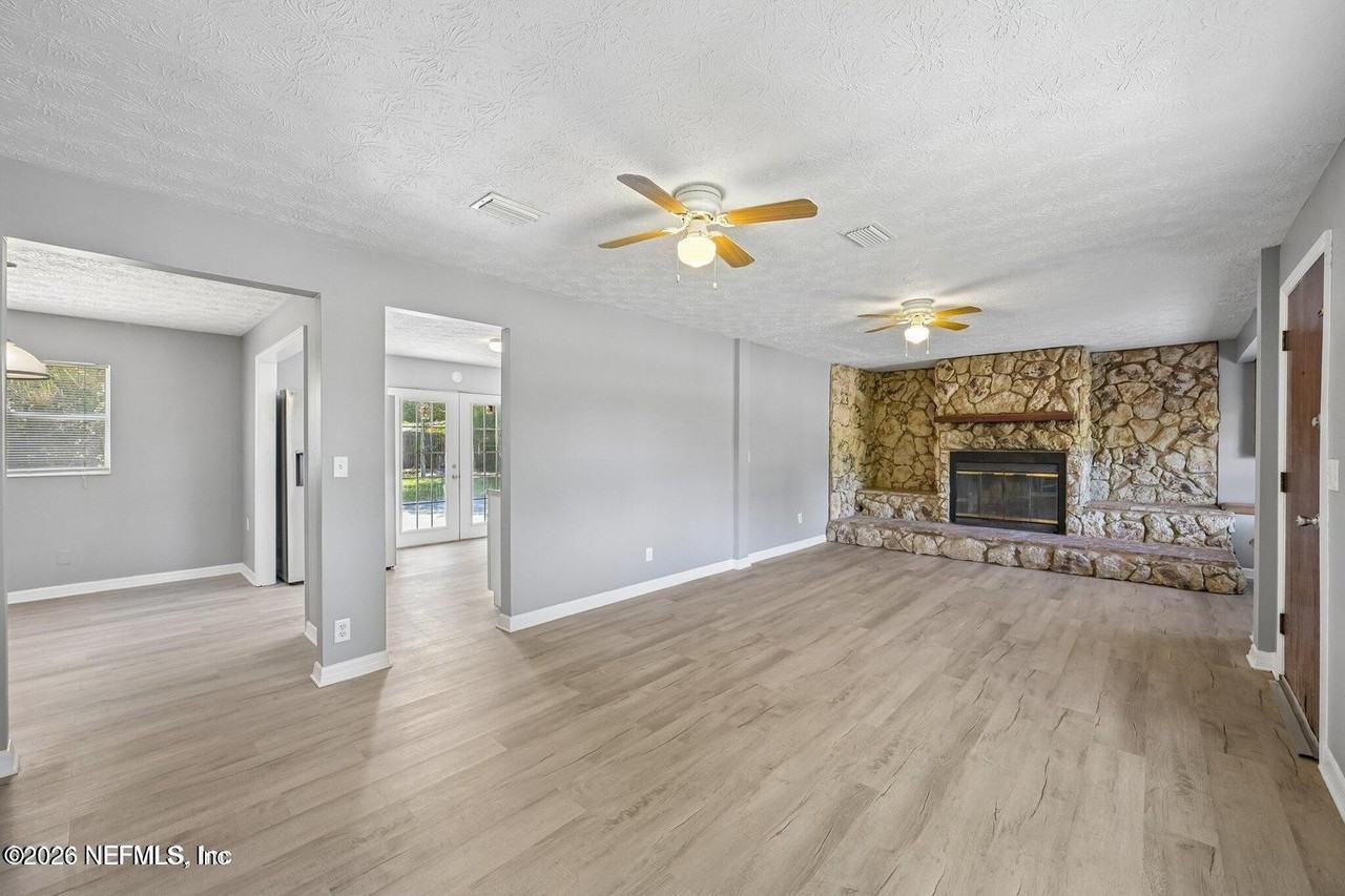 8032 Lourdes Dr S - Photo 4 of 18
