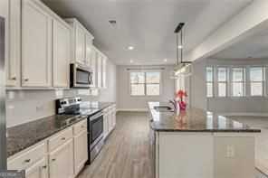3601 Deaton Trl - Photo 6 of 35