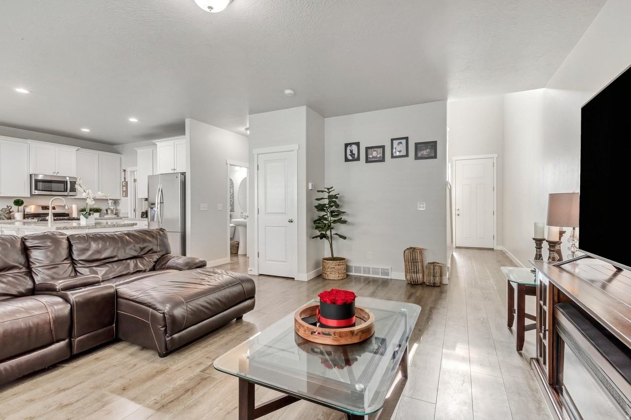8136 S 5910 W - Photo 3 of 28